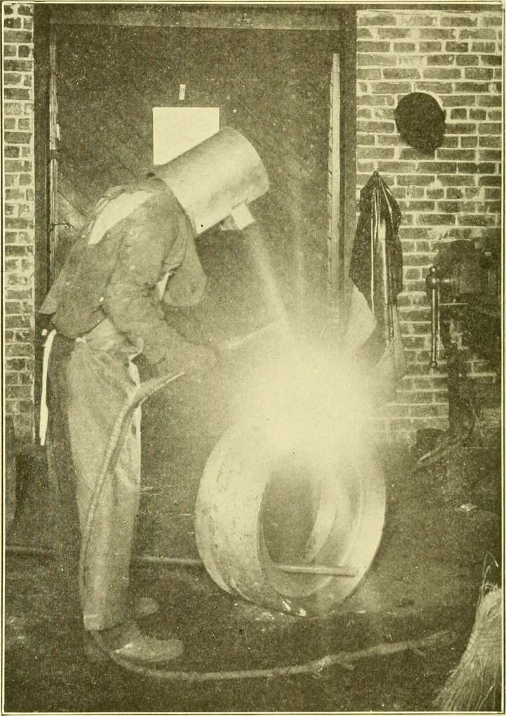 An illustration from Cyclopedia of applied electricity : a general reference work on direct-current generators and motors, storage batteries, electrochemistry, welding, electric wiring, meters, electric lighting, electric railways, power stations, switchboards, power transmission, alternating-current machinery, telegraphy, etc., 1916, leaf 367