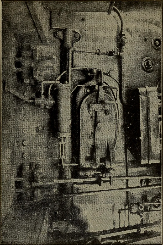 An illustration from Cyclopedia of locomotive engineering, with examination questions and answers; a practical manual on the construction care and management of modern locomotives, 1916, leaf 480
