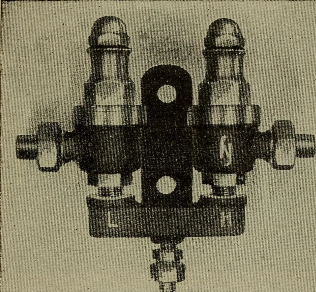 An illustration from Cyclopedia of locomotive engineering, with examination questions and answers; a practical manual on the construction care and management of modern locomotives, 1916, leaf 698