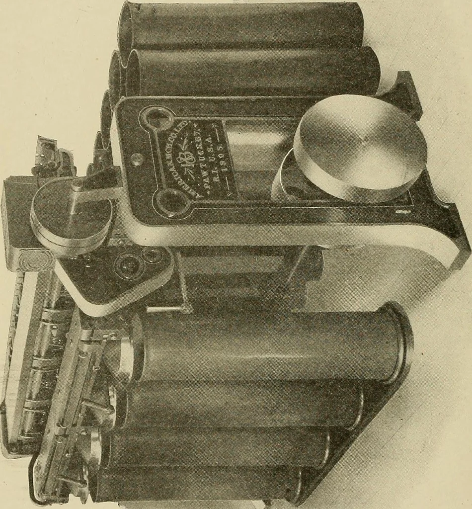 An illustration from Cyclopedia of textile work : a general reference library on cotton, woolen and worsted yarn manufacture, weaving, designing, chemistry and dyeing, finishing, knitting, and allied subjects, 1911, leaf 236