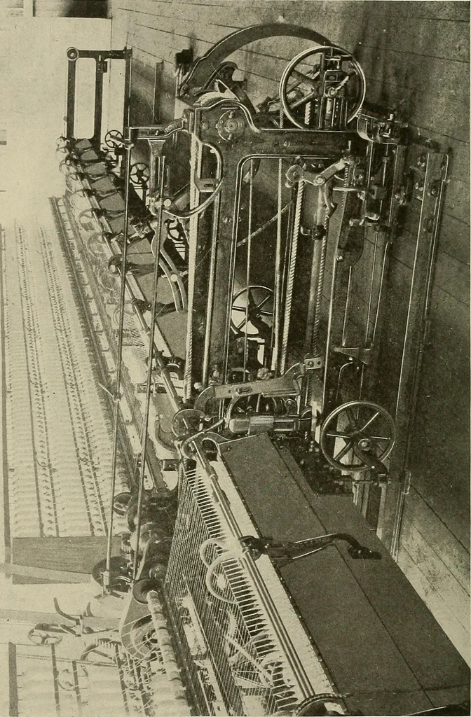 An illustration from Cyclopedia of textile work : a general reference library on cotton, woolen and worsted yarn manufacture, weaving, designing, chemistry and dyeing, finishing, knitting, and allied subjects, 1911, leaf 316