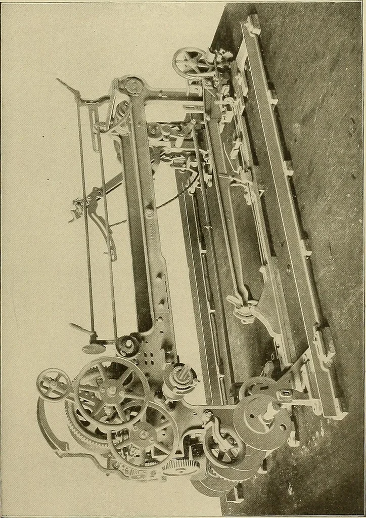 An illustration from Cyclopedia of textile work; a general reference library on cotton, woolen and worsted yarn manufacture, weaving, designing, chemistry and dyeing, finishing, knitting, and allied subjects, 1911, leaf 331
