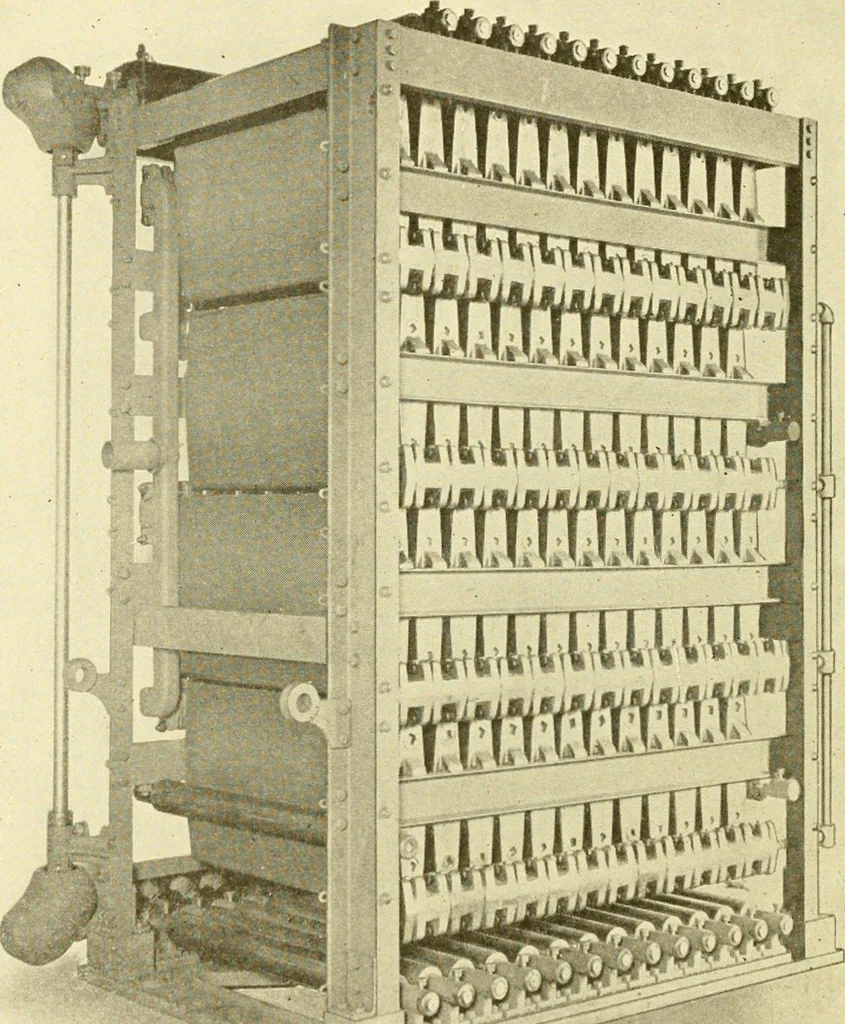 An illustration from Cyclopedia of textile work : a general reference library on cotton, woollen and worsted yarn manufacture, weaving, designing, chemistry and dyeing, finishing, knitting, and allied subjects, 1907, leaf 350