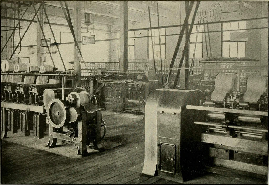 An illustration from Cyclopedia of textile work : a general reference library on cotton, woolen and worsted yarn manufacture, weaving, designing, chemistry and dyeing, finishing, knitting, and allied subjects, 1911, leaf 369