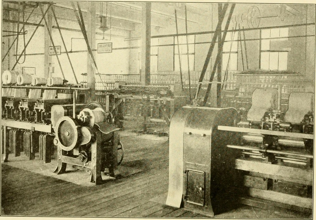 An illustration from Cyclopedia of textile work : a general reference library on cotton, woollen and worsted yarn manufacture, weaving, designing, chemistry and dyeing, finishing, knitting, and allied subjects, 1907, leaf 370
