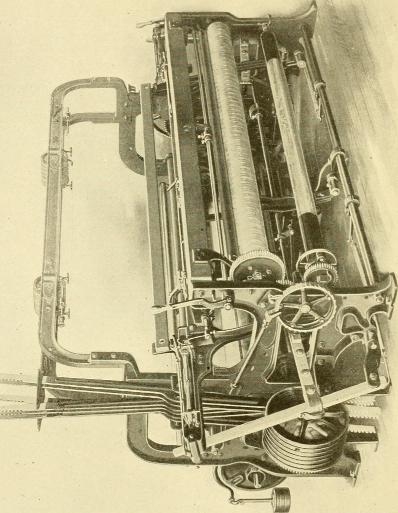 An illustration from Cyclopedia of textile work : a general reference library on cotton, woollen and worsted yarn manufacture, weaving, designing, chemistry and dyeing, finishing, knitting, and allied subjects, 1907, leaf 66