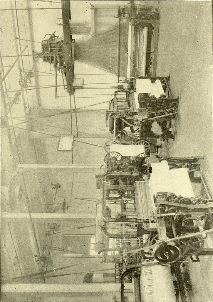 An illustration from Cyclopedia of textile work : a general reference library on cotton, woolen and worsted yarn manufacture, weaving, designing, chemistry and dyeing, finishing, knitting, and allied subjects, 1911, leaf 108