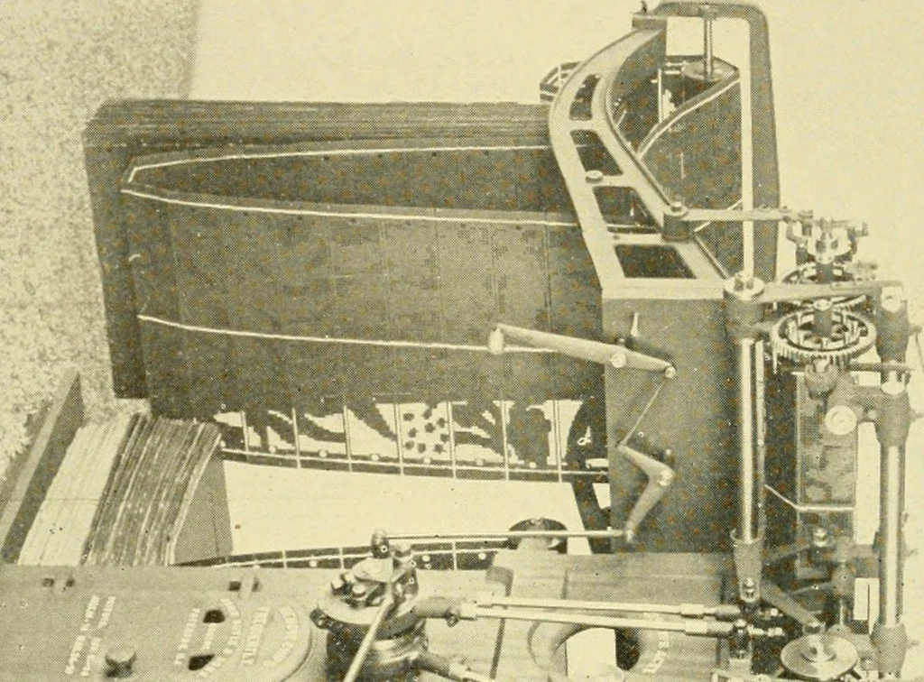 An illustration from Cyclopedia of textile work : a general reference library on cotton, woollen and worsted yarn manufacture, weaving, designing, chemistry and dyeing, finishing, knitting, and allied subjects, 1907, leaf 319