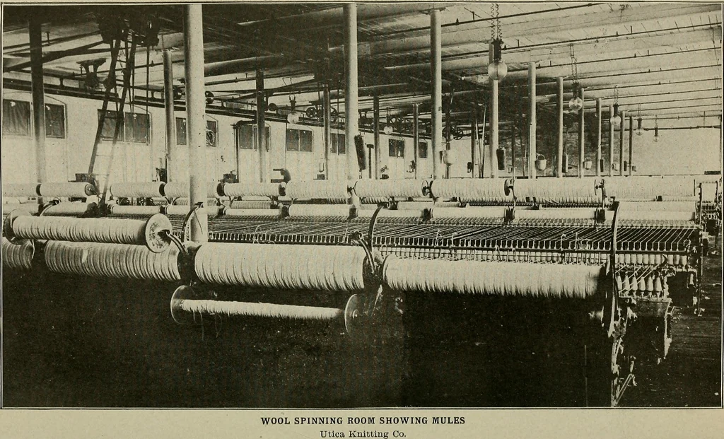 An illustration from Cyclopedia of textile work : a general reference library on cotton, woolen and worsted yarn manufacture, weaving, designing, chemistry and dyeing, finishing, knitting, and allied subjects, 1911, leaf 143
