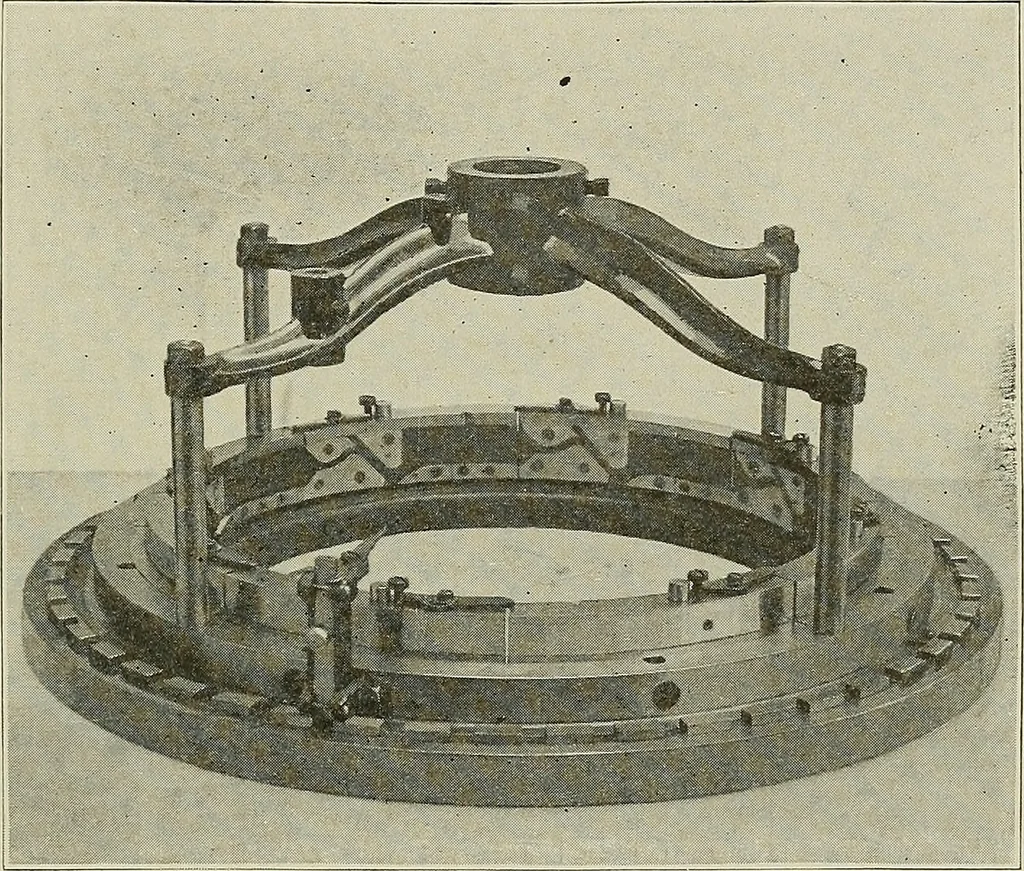 An illustration from Cyclopedia of textile work : a general reference library on cotton, woolen and worsted yarn manufacture, weaving, designing, chemistry and dyeing, finishing, knitting, and allied subjects, 1911, leaf 184