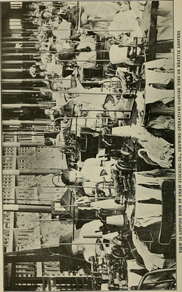 An illustration from Cyclopedia of textile work : a general reference library on cotton, woolen and worsted yarn manufacture, weaving, designing, chemistry and dyeing, finishing, knitting, and allied subjects, 1911, leaf 301