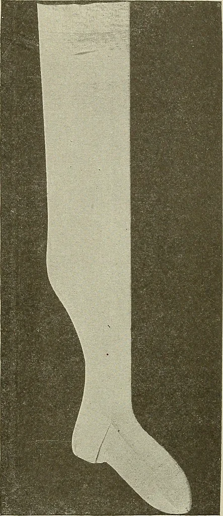 An illustration from Cyclopedia of textile work : a general reference library on cotton, woolen and worsted yarn manufacture, weaving, designing, chemistry and dyeing, finishing, knitting, and allied subjects, 1911, leaf 330