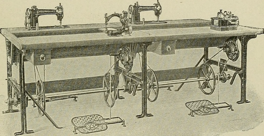An illustration from Cyclopedia of textile work : a general reference library on cotton, woolen and worsted yarn manufacture, weaving, designing, chemistry and dyeing, finishing, knitting, and allied subjects, 1911, leaf 348