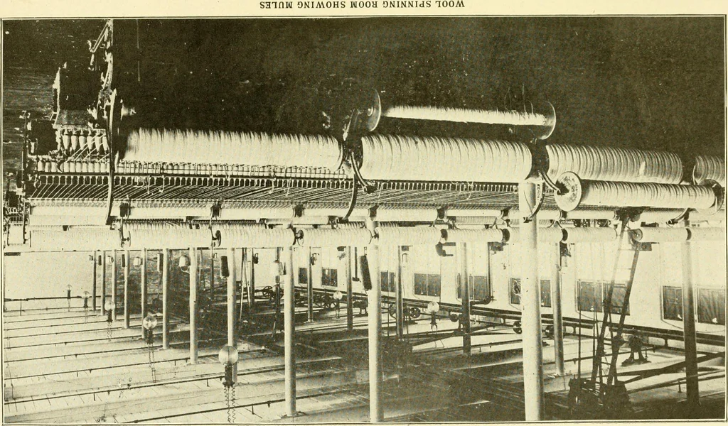 An illustration from Cyclopedia of textile work : a general reference library on cotton, woollen and worsted yarn manufacture, weaving, designing, chemistry and dyeing, finishing, knitting, and allied subjects, 1907, leaf 138