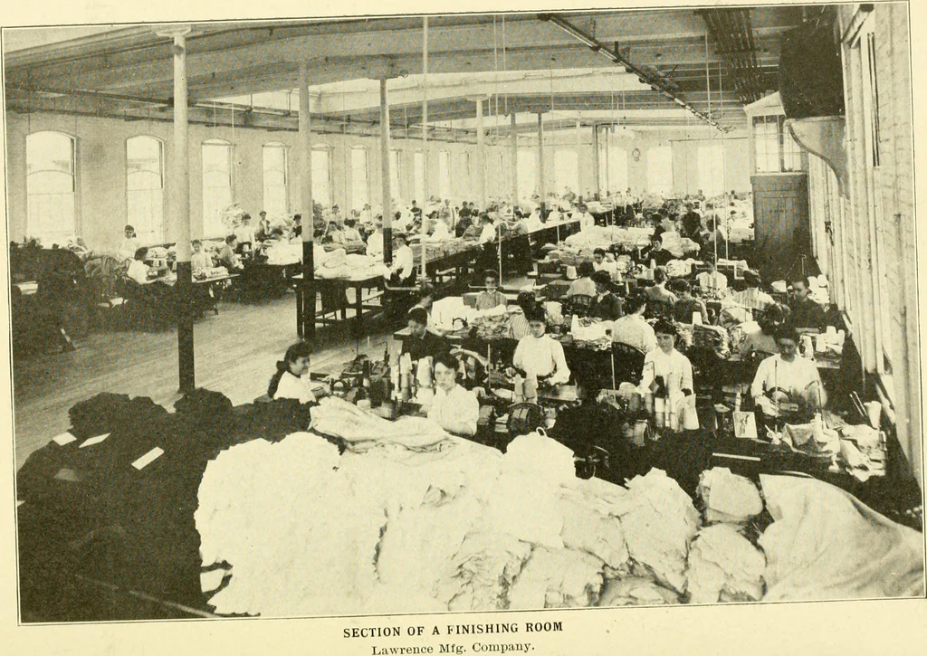 An illustration from Cyclopedia of textile work : a general reference library on cotton, woollen and worsted yarn manufacture, weaving, designing, chemistry and dyeing, finishing, knitting, and allied subjects, 1907, leaf 208