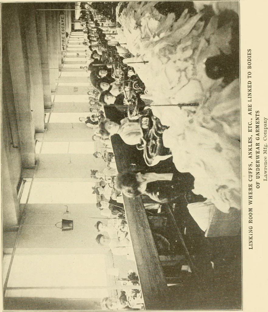 An illustration from Cyclopedia of textile work : a general reference library on cotton, woollen and worsted yarn manufacture, weaving, designing, chemistry and dyeing, finishing, knitting, and allied subjects, 1907, leaf 241