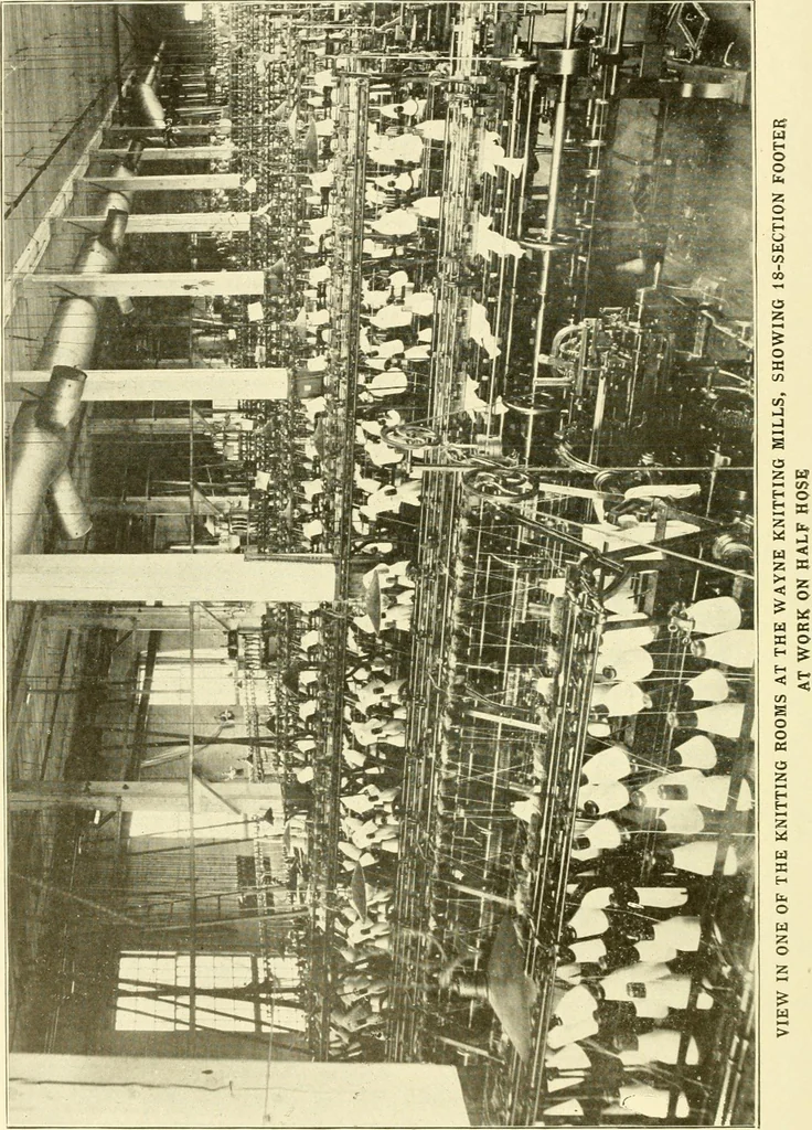 An illustration from Cyclopedia of textile work : a general reference library on cotton, woollen and worsted yarn manufacture, weaving, designing, chemistry and dyeing, finishing, knitting, and allied subjects, 1907, leaf 332