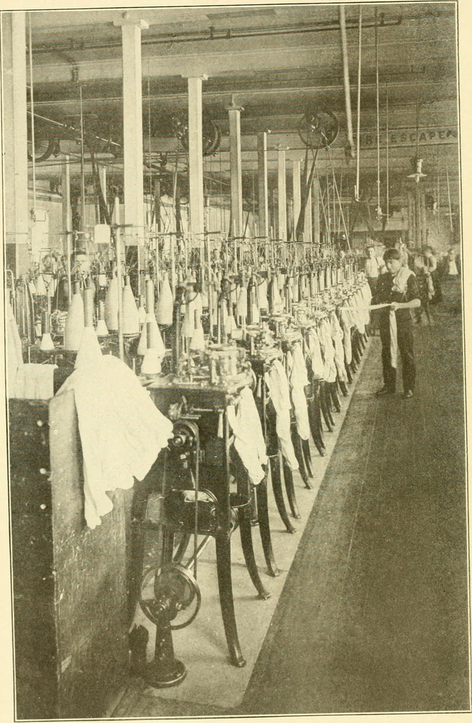 An illustration from Cyclopedia of textile work : a general reference library on cotton, woollen and worsted yarn manufacture, weaving, designing, chemistry and dyeing, finishing, knitting, and allied subjects, 1907, leaf 4