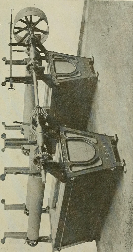 An illustration from Cyclopedia of textile work : a general reference library on cotton, woolen and worsted yarn manufacture, weaving, designing, chemistry and dyeing, finishing, knitting, and allied subjects, 1911, leaf 219