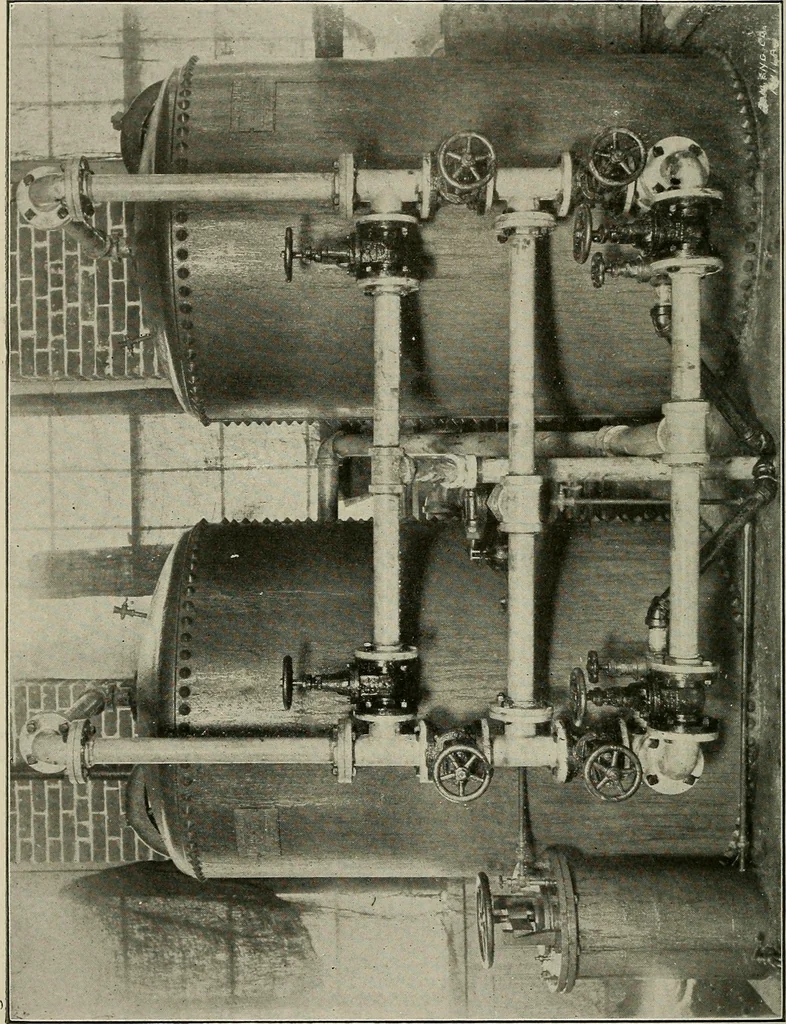 An illustration from Cyclopedia of textile work : a general reference library on cotton, woolen and worsted yarn manufacture, weaving, designing, chemistry and dyeing, finishing, knitting, and allied subjects, 1911, leaf 268