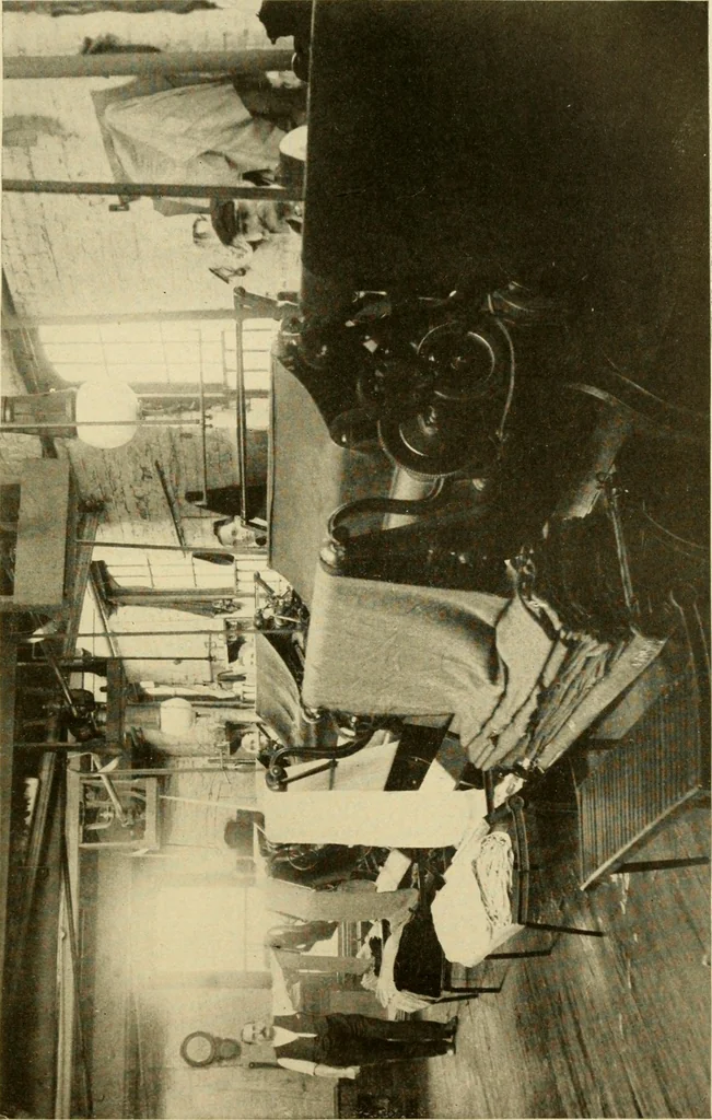 An illustration from Cyclopedia of textile work : a general reference library on cotton, woollen and worsted yarn manufacture, weaving, designing, chemistry and dyeing, finishing, knitting, and allied subjects, 1907, leaf 144