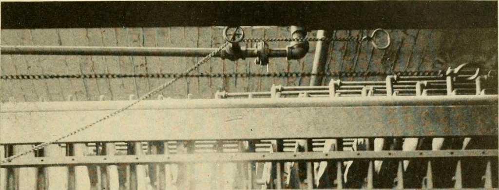 An illustration from Cyclopedia of textile work : a general reference library on cotton, woollen and worsted yarn manufacture, weaving, designing, chemistry and dyeing, finishing, knitting, and allied subjects, 1907, leaf 198