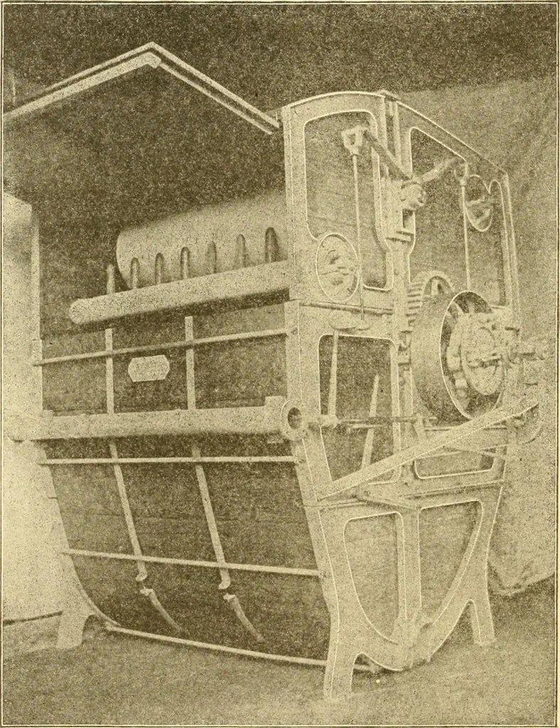 An illustration from Cyclopedia of textile work : a general reference library on cotton, woollen and worsted yarn manufacture, weaving, designing, chemistry and dyeing, finishing, knitting, and allied subjects, 1907, leaf 59