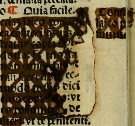 An illustration from Decretu[m] Gratiani : cu glossis dñi Joannis Theutonici prepositi Alberstatensis [et] annotationibus Bartholomei Brixiensis : [cum] diuisionibus Archidiaconi : [cum] Casibus a Bene., cõpositis per Bart. Brixi., correctis [et] pro clariore itellectu pluribus in locis extensis : [cum] concordia ad Bibliam : [cum] tabula marginalium glossularu[m] : [cum tabula] omniu canonu [et] concilio[rum] : [cum] Margarita Decreti : [cum] flosculis totius Decretia domio Joanne diacono compositis : [cum] additione in margine litteraru[m], quo minusculi characteres lineis intercepti, citius legenti appareant, 1514, leaf 157
