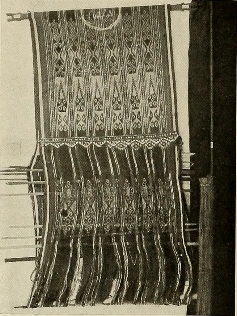 An illustration from De inlandsche kunstnijverheid in Nederlandsch Indië, 1912, leaf 206