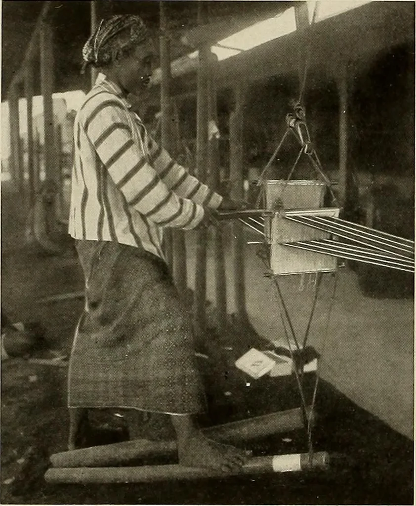 An illustration from De inlandsche kunstnijverheid in Nederlandsch Indië, 1912, leaf 222