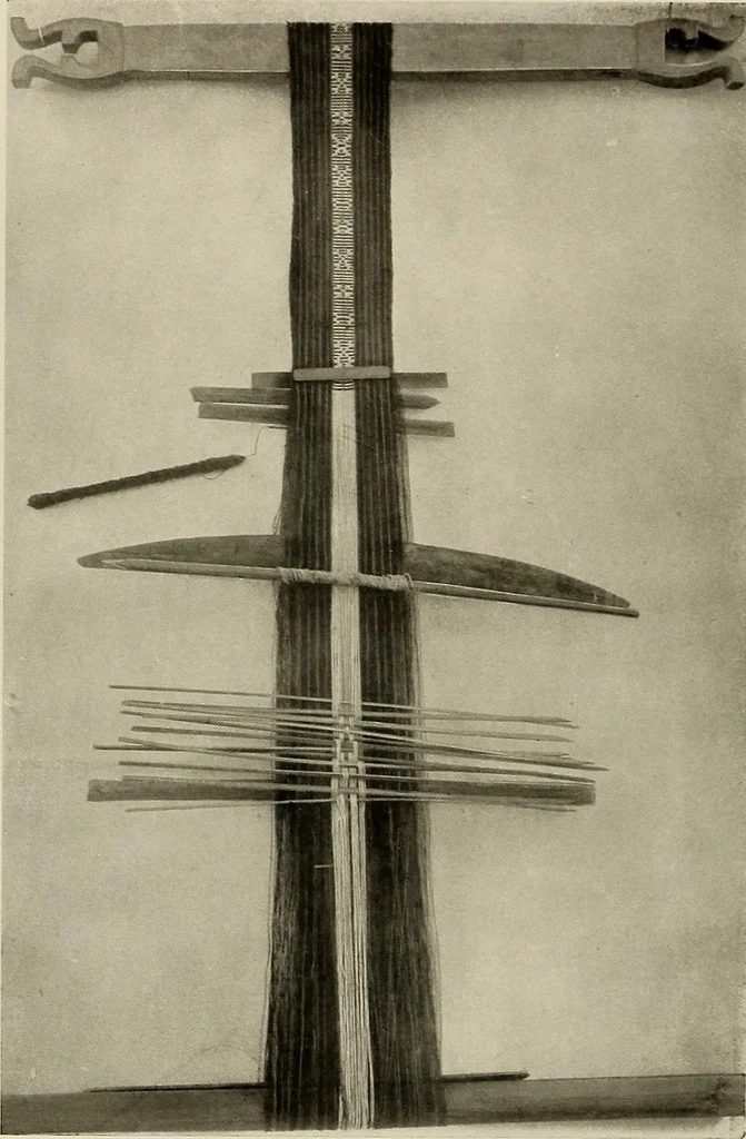 An illustration from De inlandsche kunstnijverheid in Nederlandsch Indië, 1912, leaf 240