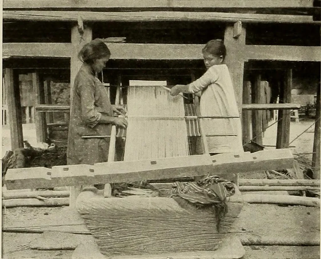 An illustration from De inlandsche kunstnijverheid in Nederlandsch Indië, 1912, leaf 262