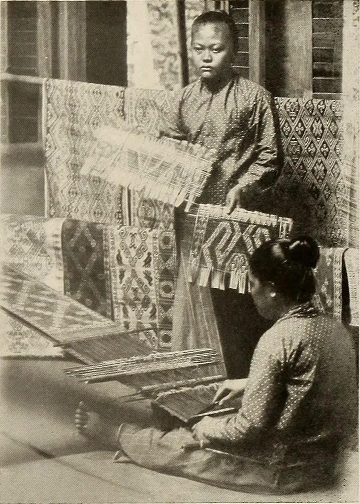 An illustration from De inlandsche kunstnijverheid in Nederlandsch Indië, 1912, leaf 361
