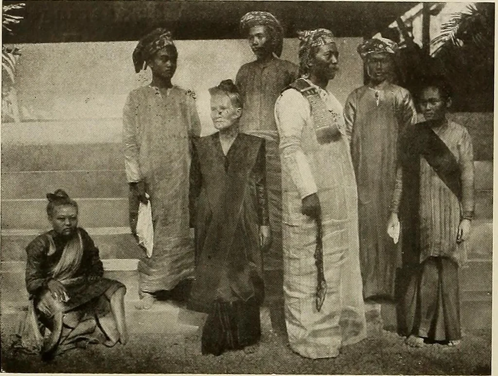 An illustration from De inlandsche kunstnijverheid in Nederlandsch Indië, 1912, leaf 364
