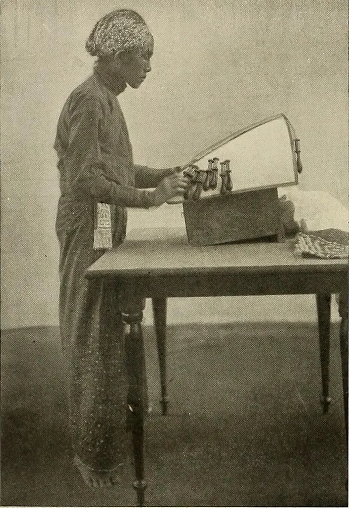 An illustration from De inlandsche kunstnijverheid in Nederlandsch Indië, 1912, leaf 372