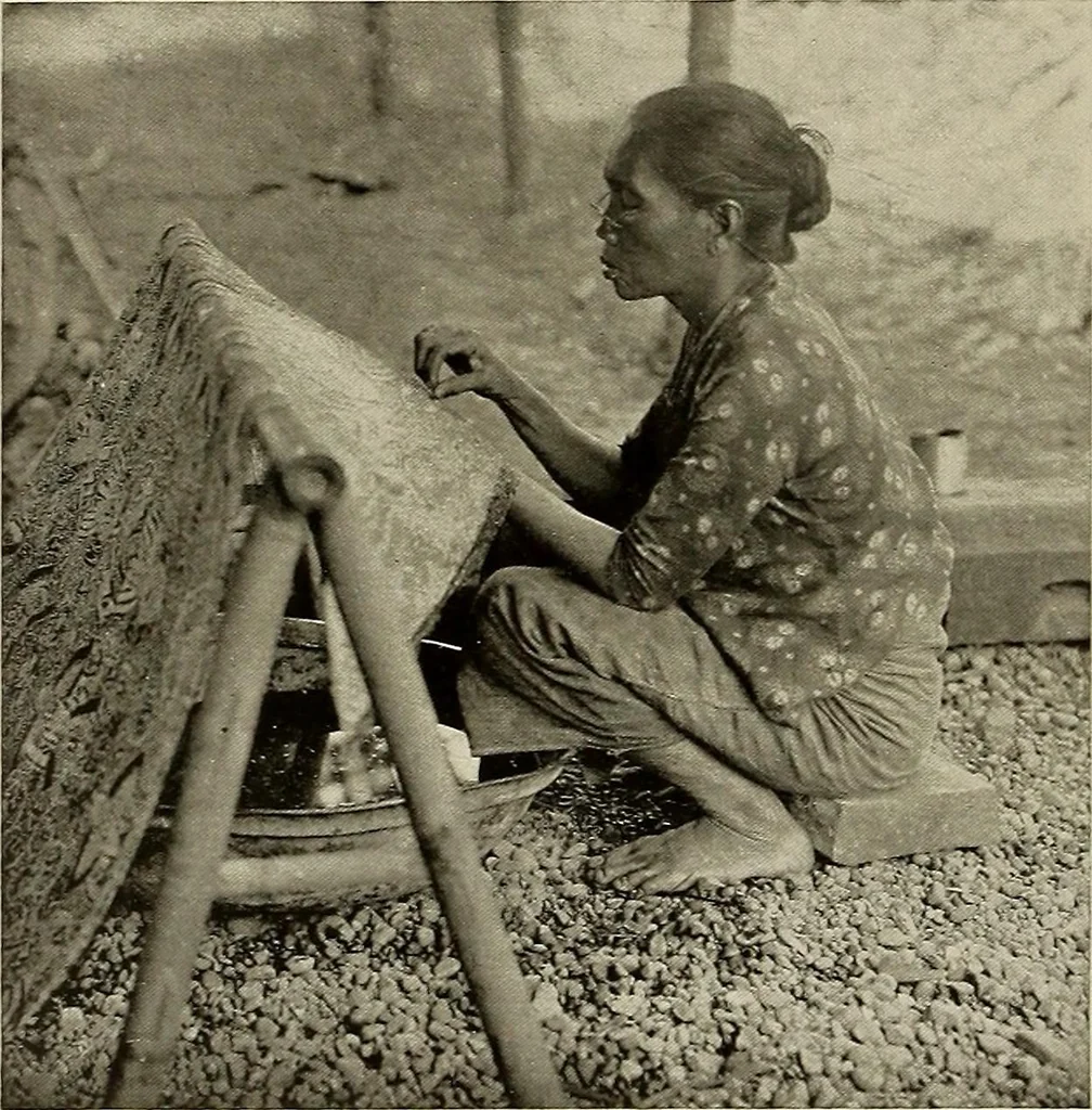 An illustration from De inlandsche kunstnijverheid in Nederlandsch Indië, 1912, leaf 75