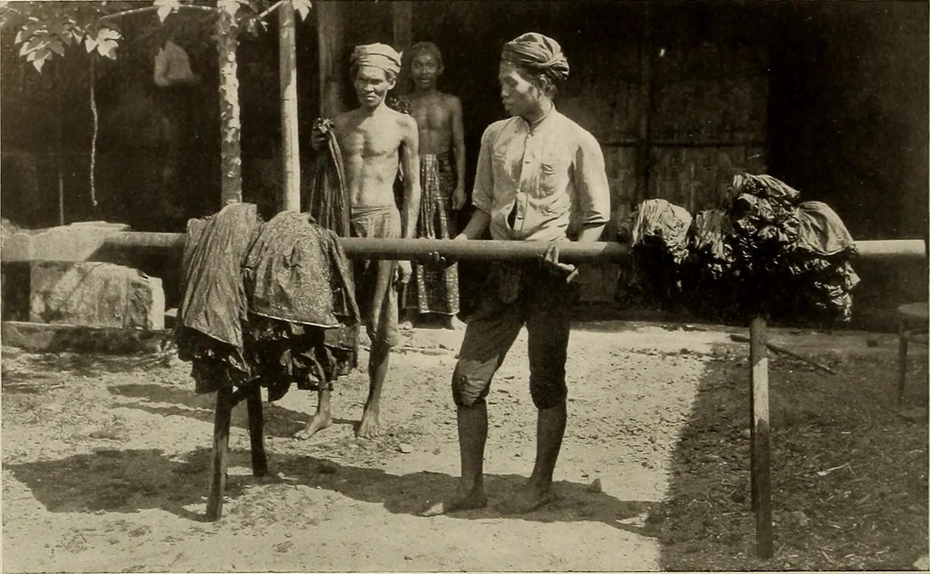 An illustration from De inlandsche kunstnijverheid in Nederlandsch Indië, 1912, leaf 79