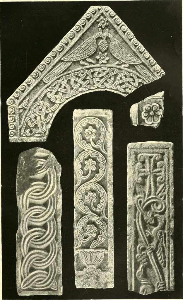 An illustration from Dekorative skvlptvr: figvr, ornament, architektvrplastik avs den havptepochen der kvnst, 1910, leaf 112