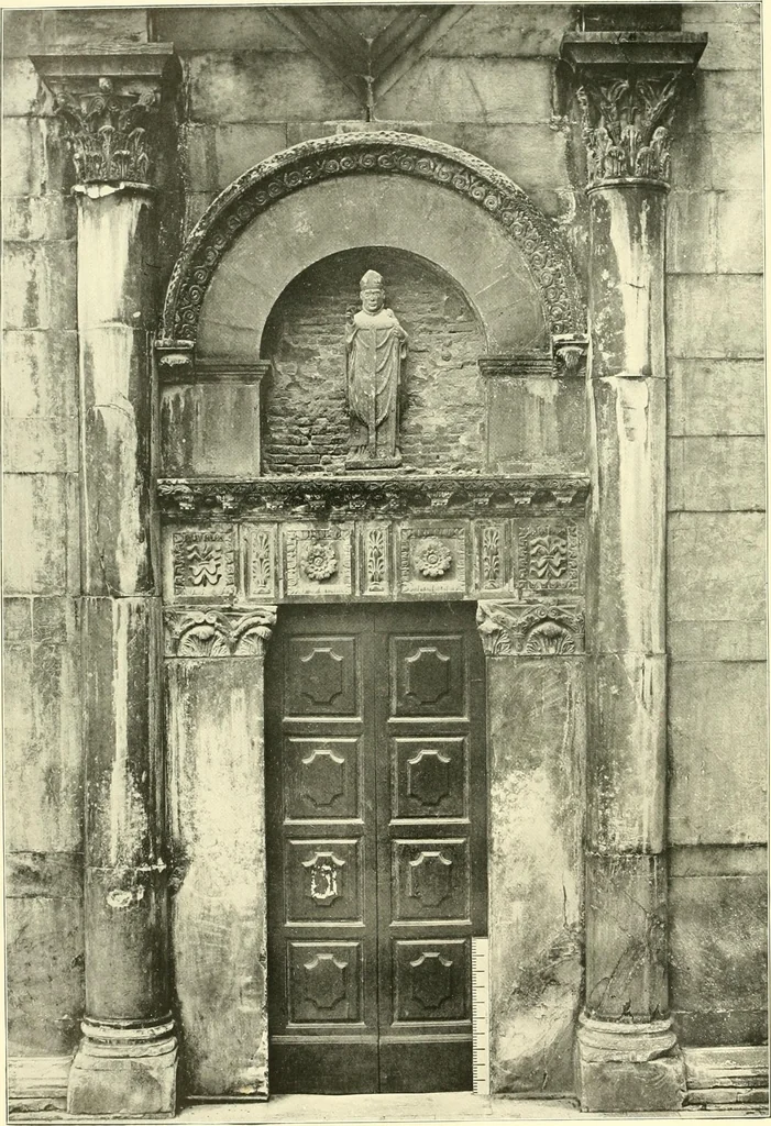 An illustration from Dekorative skvlptvr: figvr, ornament, architektvrplastik avs den havptepochen der kvnst, 1910, leaf 117