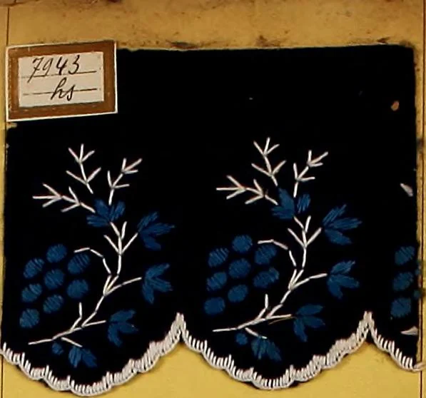 An illustration from Sample book of French embroidery, 1850?, 1850, leaf 24