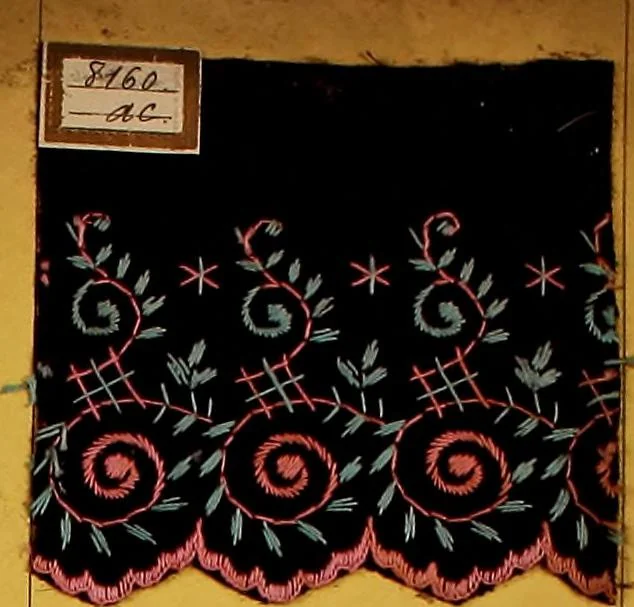 An illustration from Sample book of French embroidery, 1850?, 1850, leaf 48