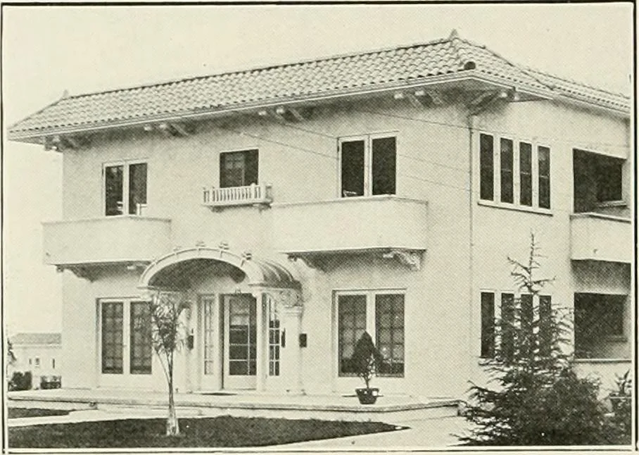 An illustration from De luxe flats : a book on flats and duplex homes ; showing the latest advance designs of this particular type of architecture, published to meet the requirements of all those who desire to study the flat or duplex home in its latest development., 1920, leaf 21