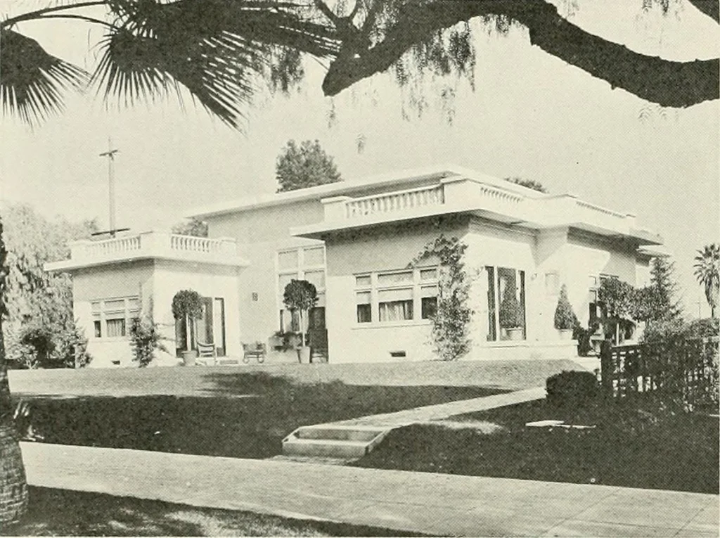 An illustration from De luxe flats : a book on flats and duplex homes ; showing the latest advance designs of this particular type of architecture, published to meet the requirements of all those who desire to study the flat or duplex home in its latest development., 1920, leaf 49