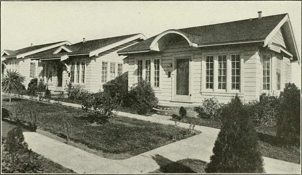 An illustration from De luxe flats : a book on flats and duplex homes ; showing the latest advance designs of this particular type of architecture, published to meet the requirements of all those who desire to study the flat or duplex home in its latest development., 1920, leaf 60