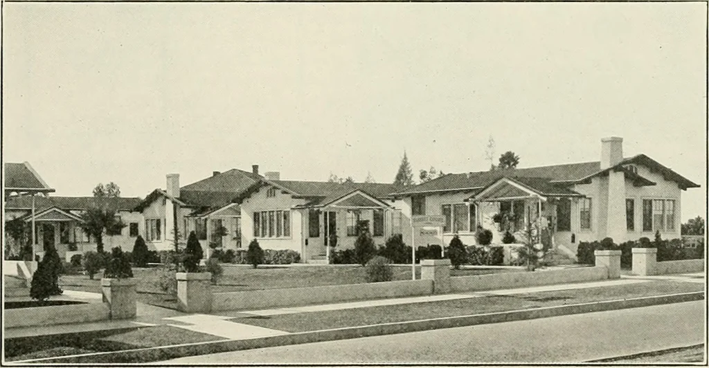 An illustration from De luxe flats : a book on flats and duplex homes ; showing the latest advance designs of this particular type of architecture, published to meet the requirements of all those who desire to study the flat or duplex home in its latest development., 1920, leaf 64