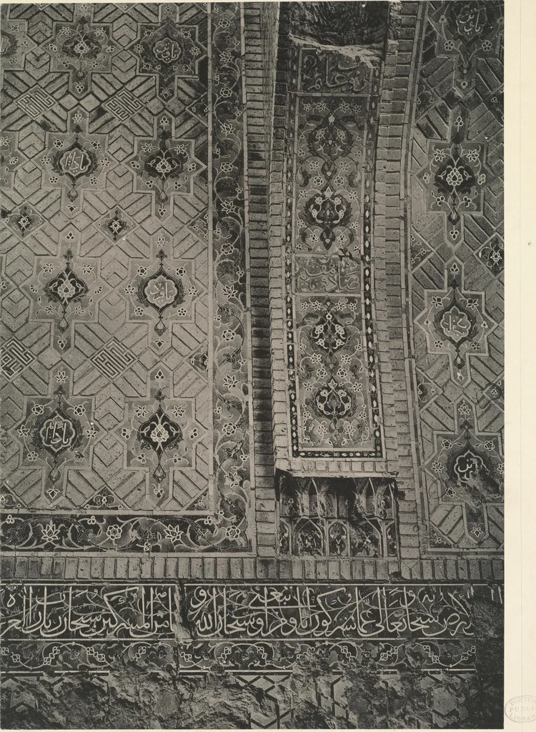 An illustration from Denkmäler persischer Baukunst : geschichtliche Untersuchung und Aufnahme muhammedanischer Backsteinbauten in Vorderasien und Persien, 1901, leaf 14