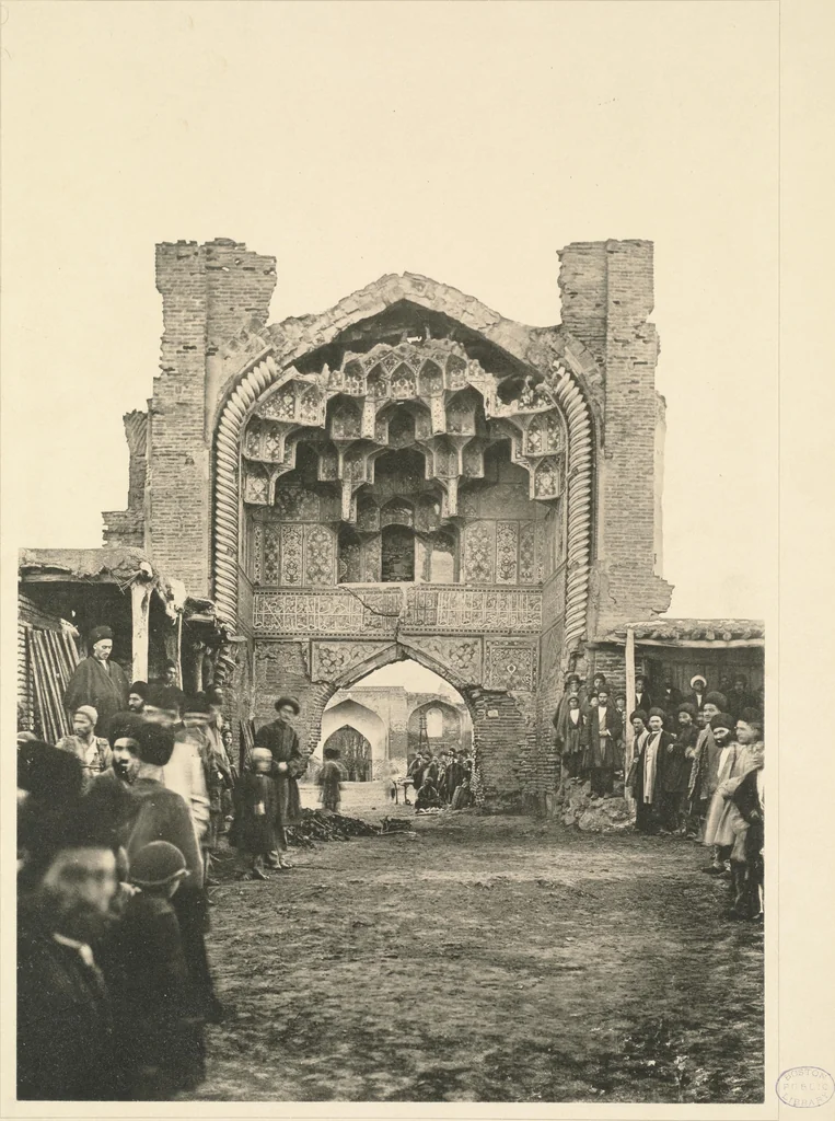 An illustration from Denkmäler persischer Baukunst : geschichtliche Untersuchung und Aufnahme muhammedanischer Backsteinbauten in Vorderasien und Persien, 1901, leaf 19