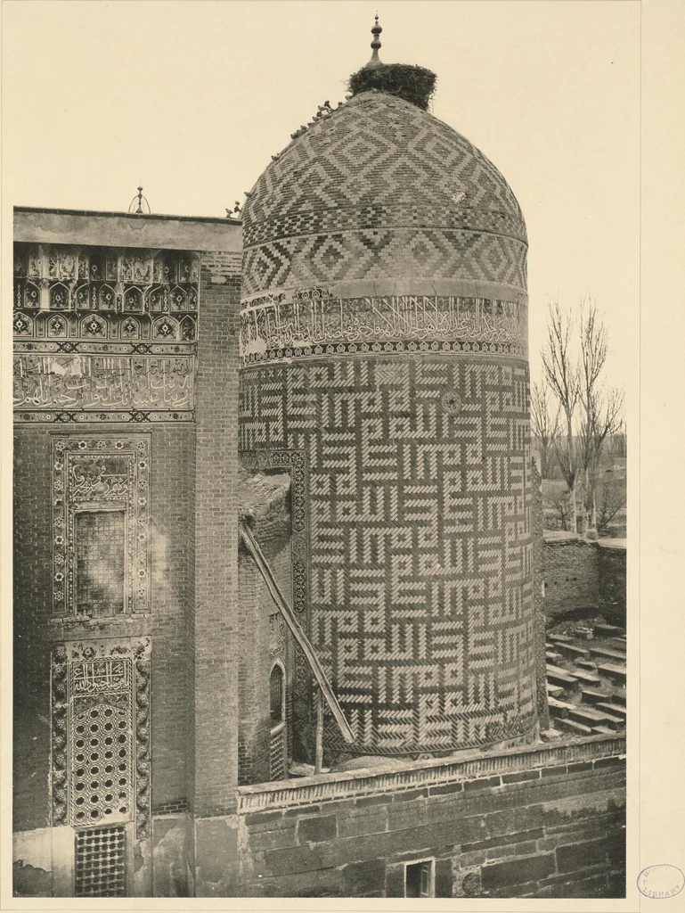 An illustration from Denkmäler persischer Baukunst : geschichtliche Untersuchung und Aufnahme muhammedanischer Backsteinbauten in Vorderasien und Persien, 1901, leaf 29