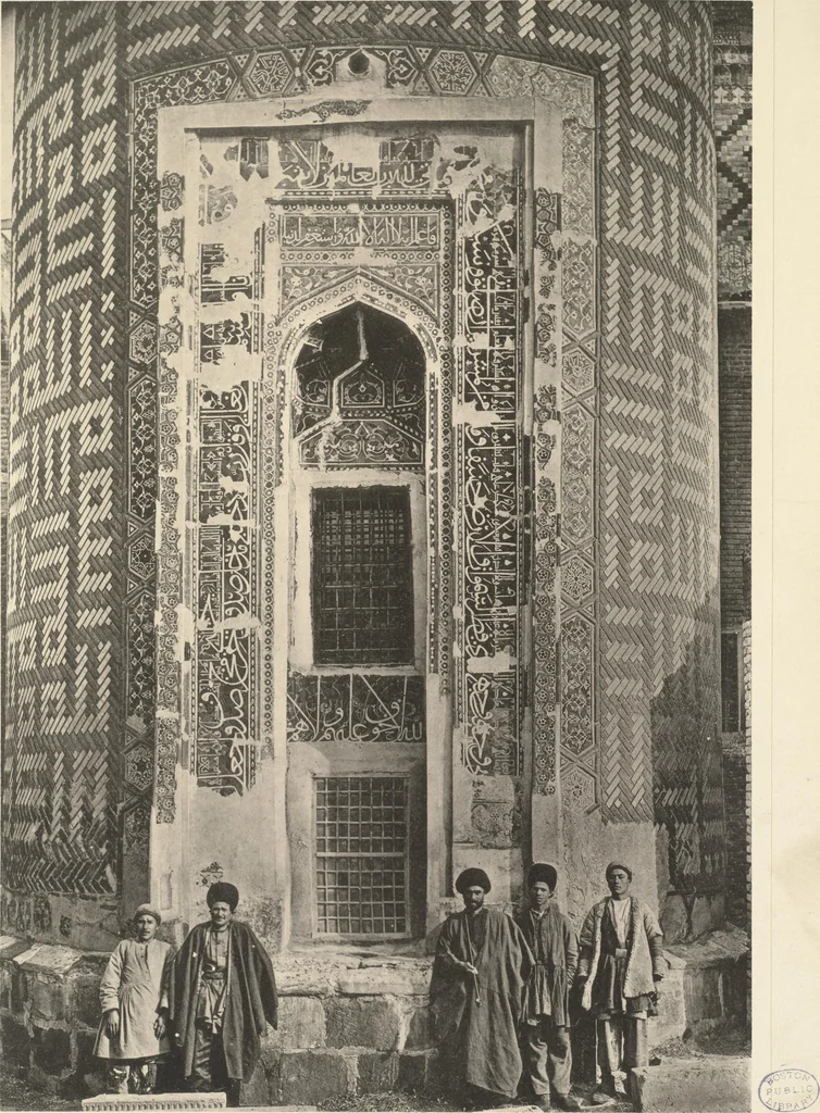 An illustration from Denkmäler persischer Baukunst : geschichtliche Untersuchung und Aufnahme muhammedanischer Backsteinbauten in Vorderasien und Persien, 1901, leaf 30