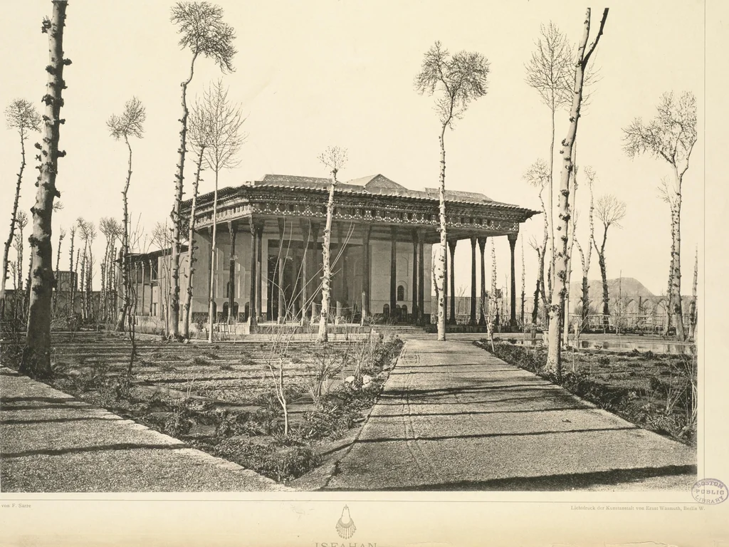 An illustration from Denkmäler persischer Baukunst : geschichtliche Untersuchung und Aufnahme muhammedanischer Backsteinbauten in Vorderasien und Persien, 1901, leaf 49